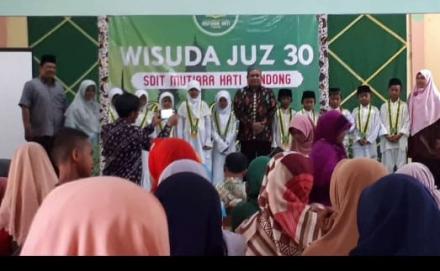 MENCETAK GENERASI QUR'ANI MELALUI WISUDA TAHFIDZ