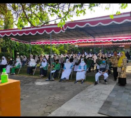 PELAKSANAAN 3000 VAKSIN DI SMA 1 PUNDONG