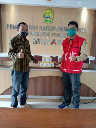 PEMBERIAN BANTUAN TENSIMETER DARI UGM UNTUK KALURAHAN SRIHARDONO