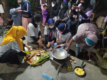 Lomba memasak antar group ronda Piring Rt 003