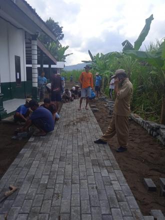 Pembangunan Paving Blok Pedukuhan Ganjuran Rt 01 Kampung Sroyo