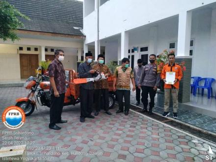 Serah terima bantuan motor Viar untuk FPRB Kalurahan Srihardono