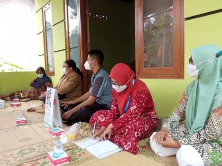 Sosialisasi Gejala TBC Pada Anak - anak di Dusun Piring